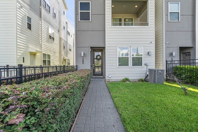 Building Photo - 316 Jensen Dr