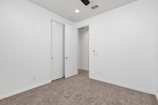 Building Photo - Immaculate & Move-In Ready – Upscale 3BR/2...