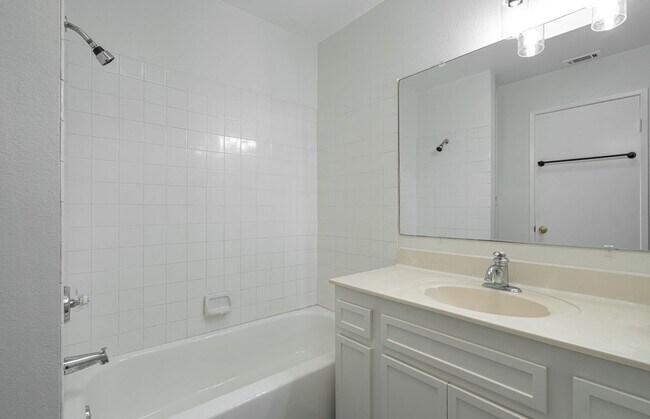 Building Photo - Costa Mesa Townhome with Loft | 2BR, 2.5BA...