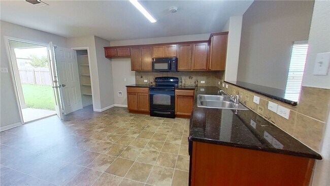 Building Photo - 108 Lavaca Loop