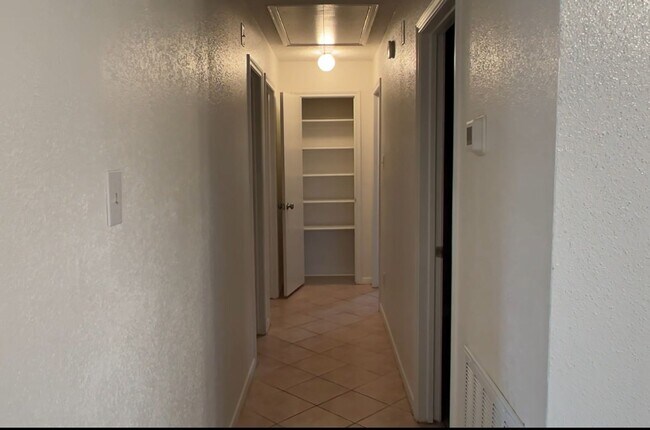 Building Photo - 11826 Roandale Dr