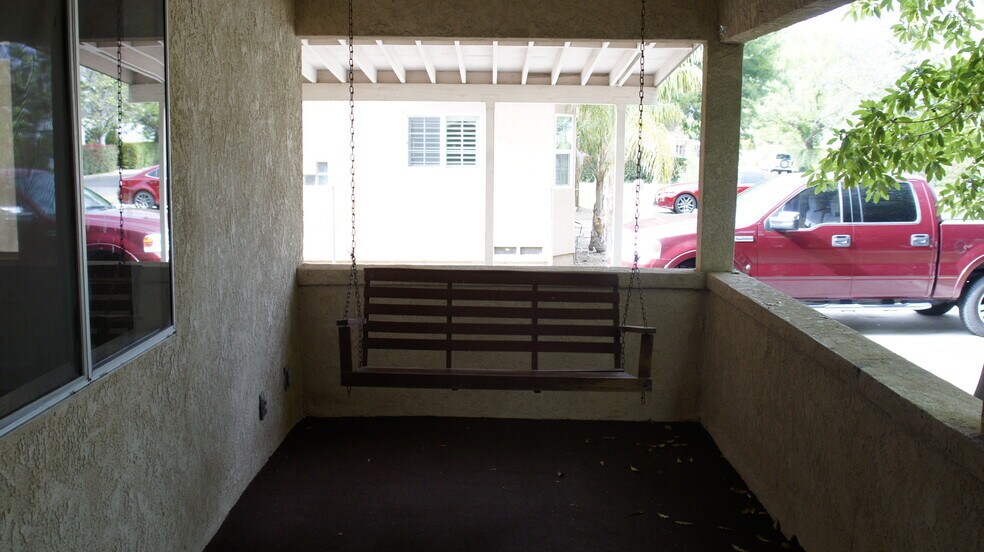 Building Photo - 5723 Stansbury Ave