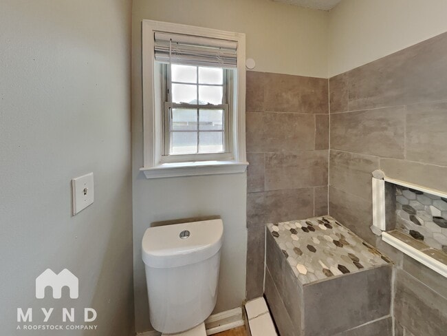 Building Photo - 5704 Ingleside Dr