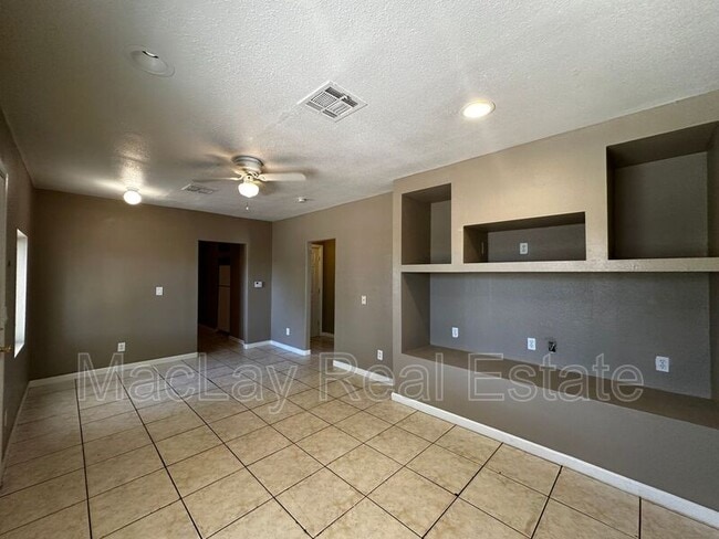 Building Photo - 513 W Pima St