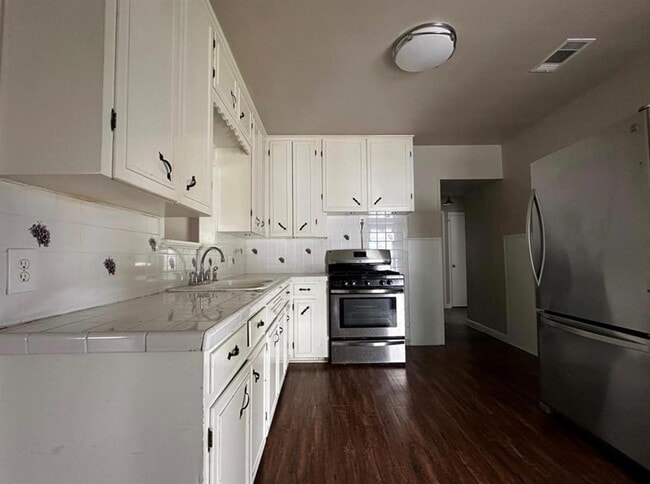 Building Photo - 2615 Euclid Ave