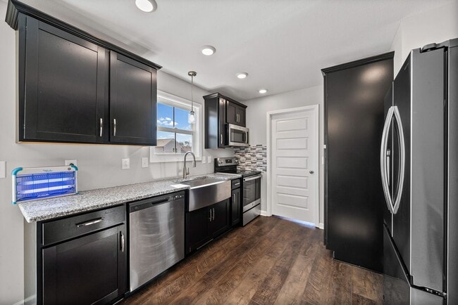 Building Photo - 3 Bedroom 2 Full Bath Home For Rent near Post!