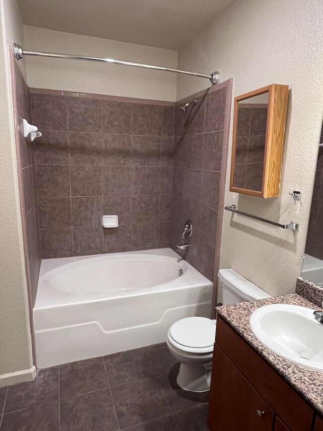 Building Photo - NICE CONDO IN ANTELOPE!!