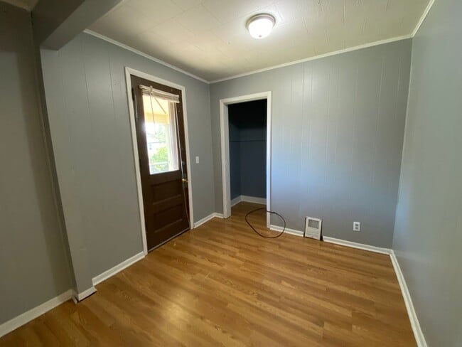 Building Photo - 931 W Lovell St