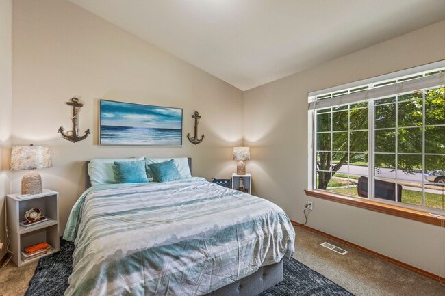 Building Photo - Beautiful 3-bed/2-bath Orting Home in Rive...