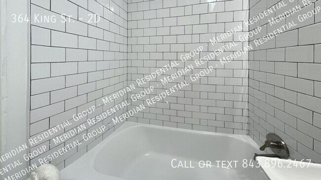 Building Photo - 364 King St