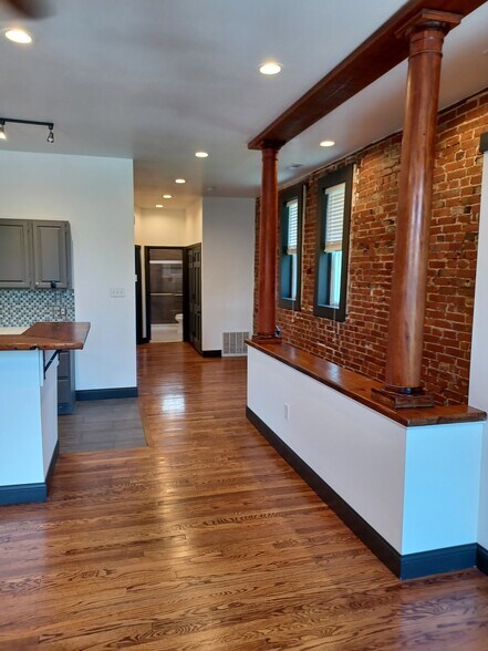 Building Photo - 4214 Chouteau Ave