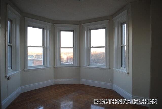 Building Photo - 126 Warren St