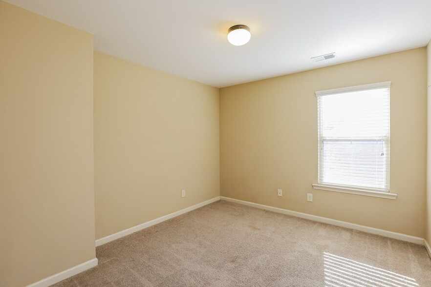 Building Photo - 4035 Raspberry Way