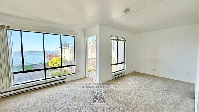 Building Photo - Fantastic Top-Floor Water View Studio!