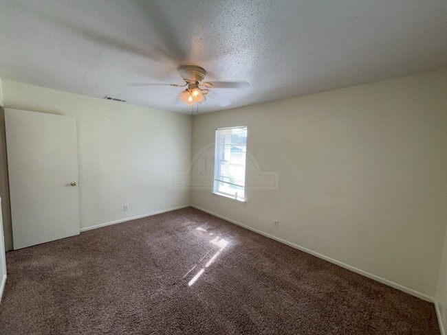 Building Photo - 1515 Janis Dr