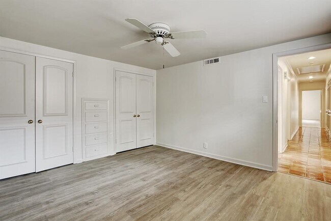 Building Photo - 6139 Chevy Chase Dr