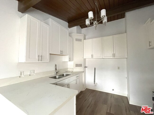 Building Photo - 4419 W Rosecrans Ave