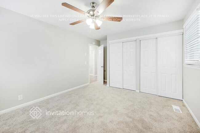 Building Photo - 562 Whispering Hills Dr