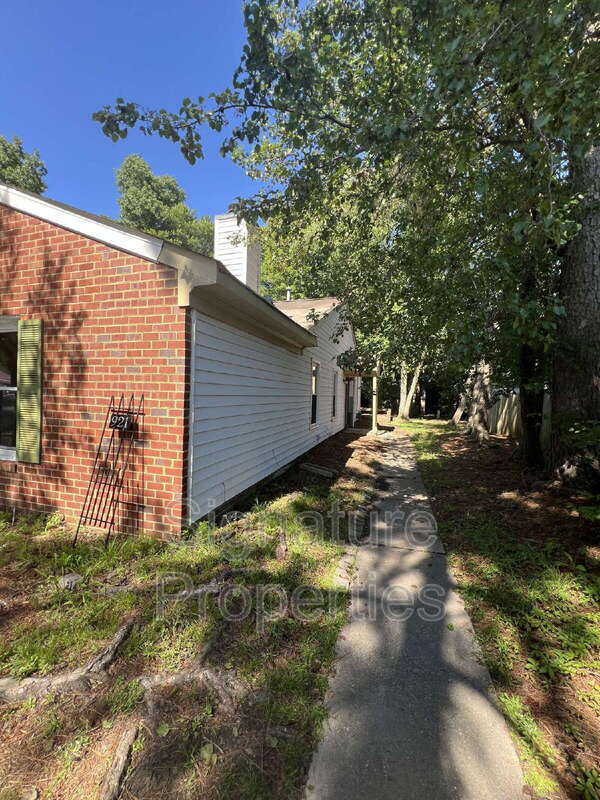 Building Photo - 921 Wickford Dr