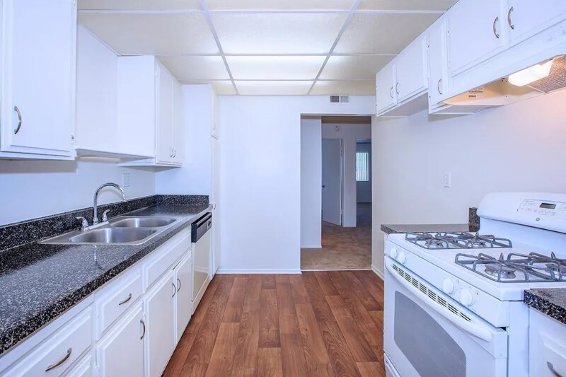 Building Photo - 400 S Sunkist St