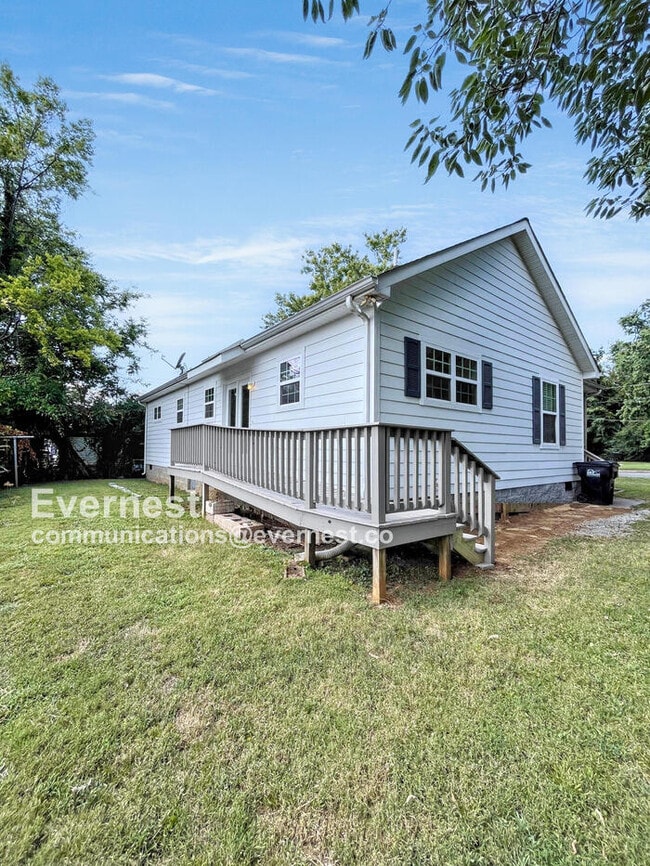 Building Photo - 808 Sunrise St