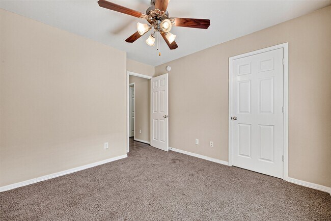 Building Photo - 26810 Henson Falls Dr