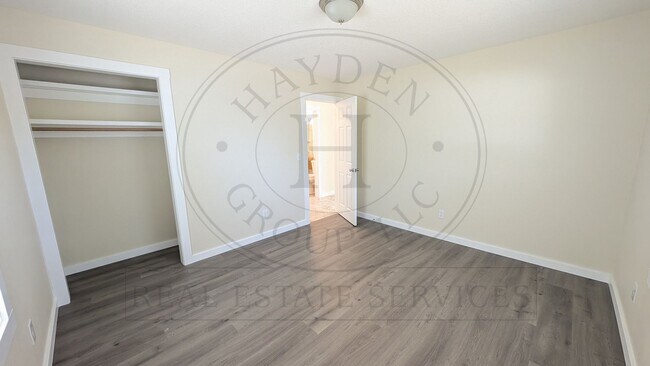 Building Photo - 2 bedroom 1 bath single level home