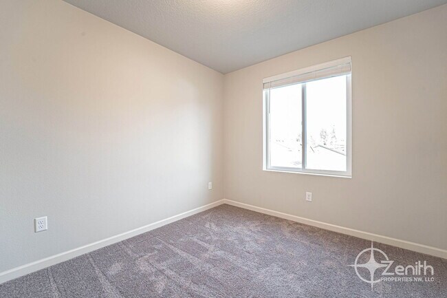 Building Photo - 4261 S Cloverhill Wy