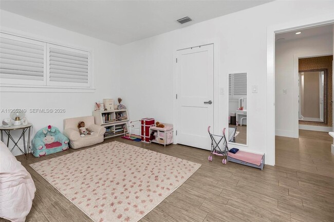 Building Photo - 1444 Mendavia Ave