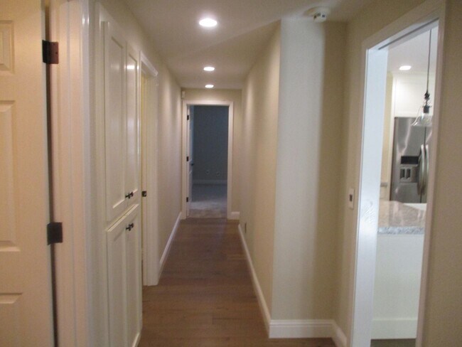 Building Photo - 4 br, 3 bath House - 829 SHORE BREEZE DRIVE