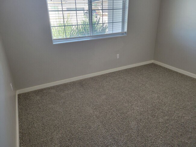 Building Photo - Beautiful 3 bedroom/2 Bath Home!