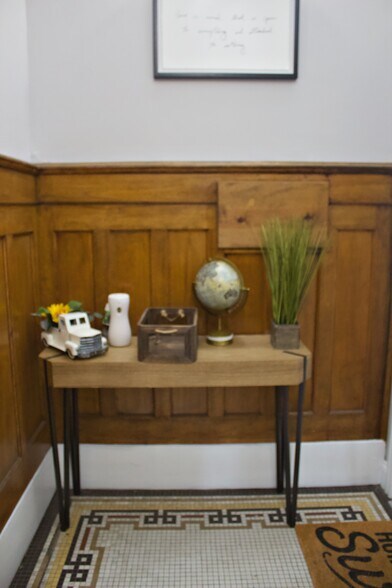 Foyer Entrance - 5172 S Michigan Ave