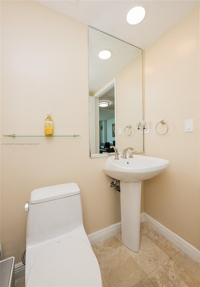 Building Photo - 1745 E Hallandale Beach Blvd