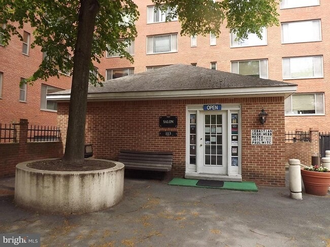 Building Photo - 1011 Arlington Blvd