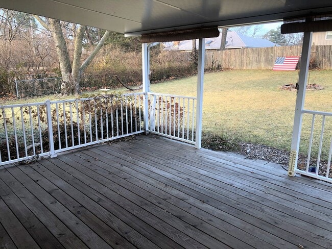 Building Photo - 4 Bed, 2 Bath House with 2-Car GARAGE!!