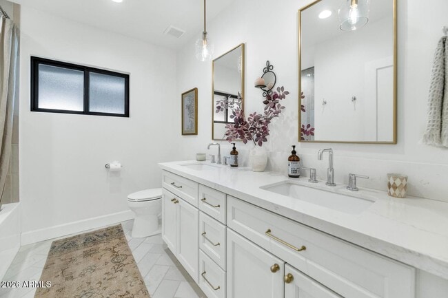 Building Photo - 103 W Palmcroft Dr