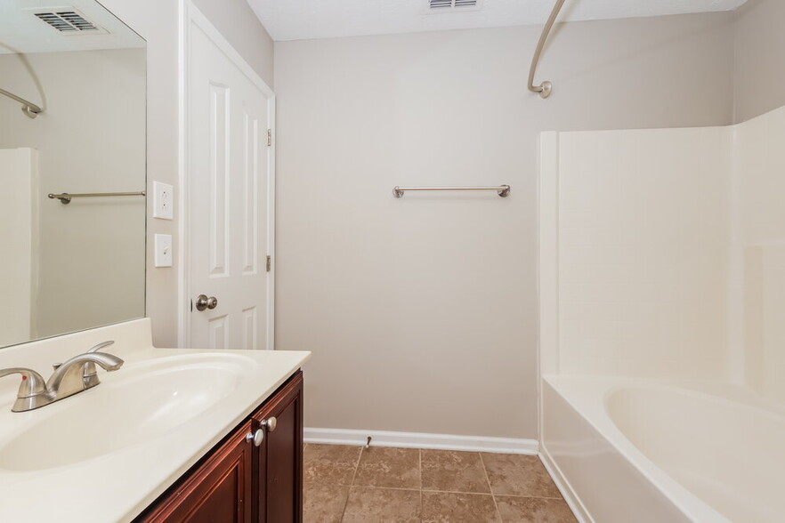Building Photo - 3304 Tourmaline Dr