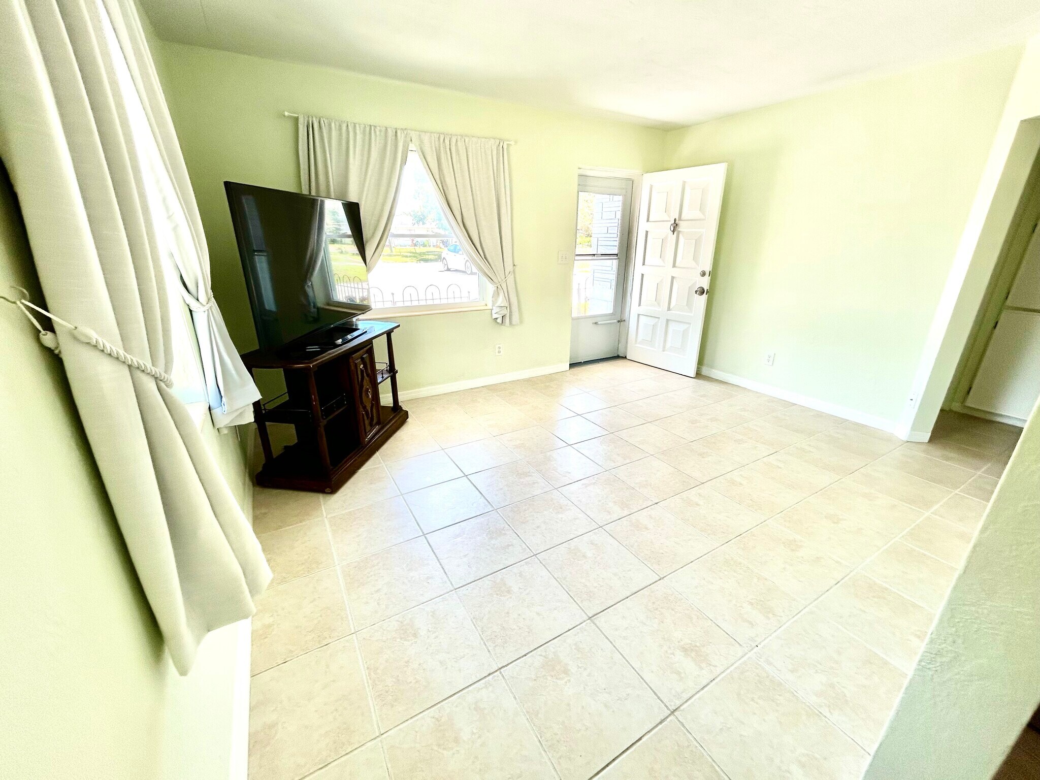 Building Photo - 3318 Boca Ciega Dr N