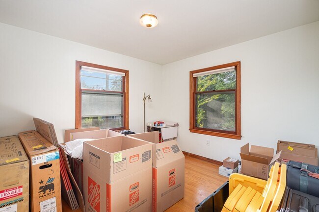 Building Photo - 4Bd/2Ba Seattle House