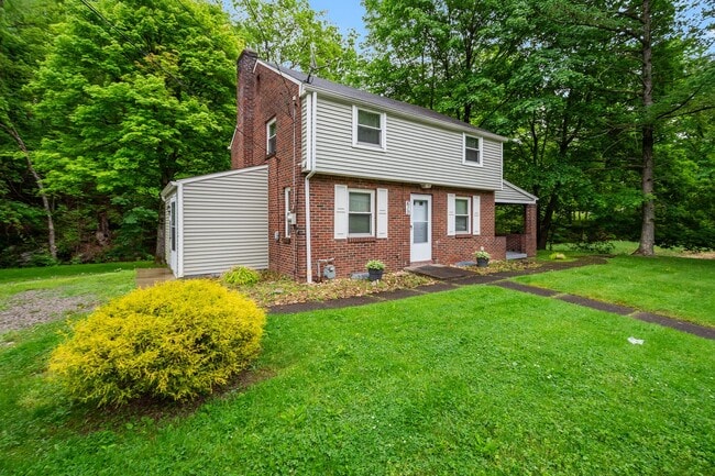 Building Photo - Stunning 3 bedroom home in Wilkins Township available June 15!
