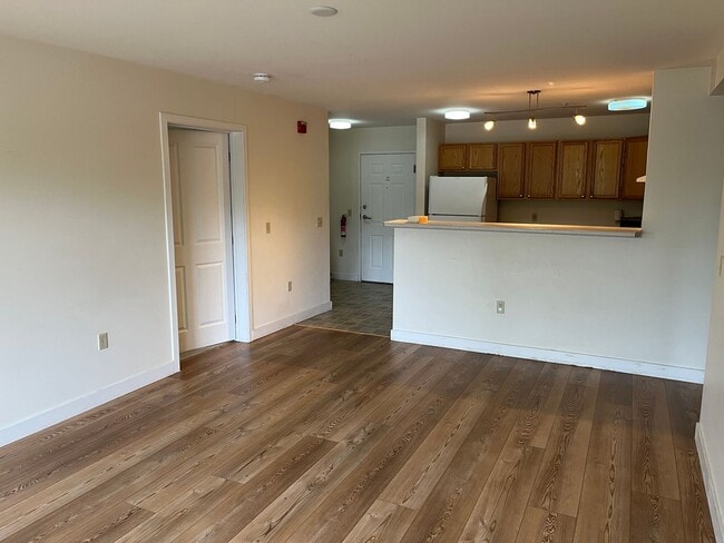 Building Photo - 2BD/1BA Condo at City's Edge, South Burlin...