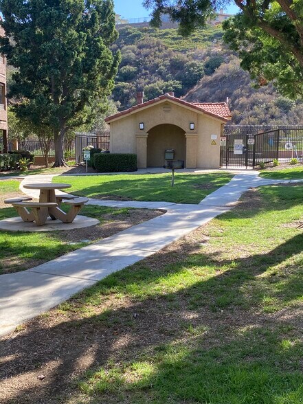 Building Photo - 2380 Del Mar Way