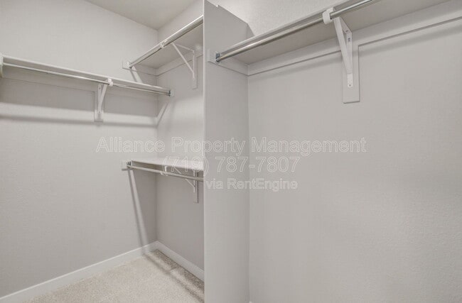 Building Photo - 5732 Thurless Ln