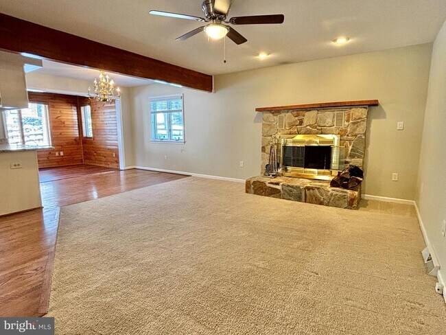Building Photo - 498 Dean Dr