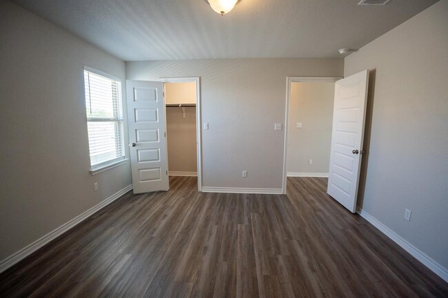 Building Photo - 252 Syrah Ct