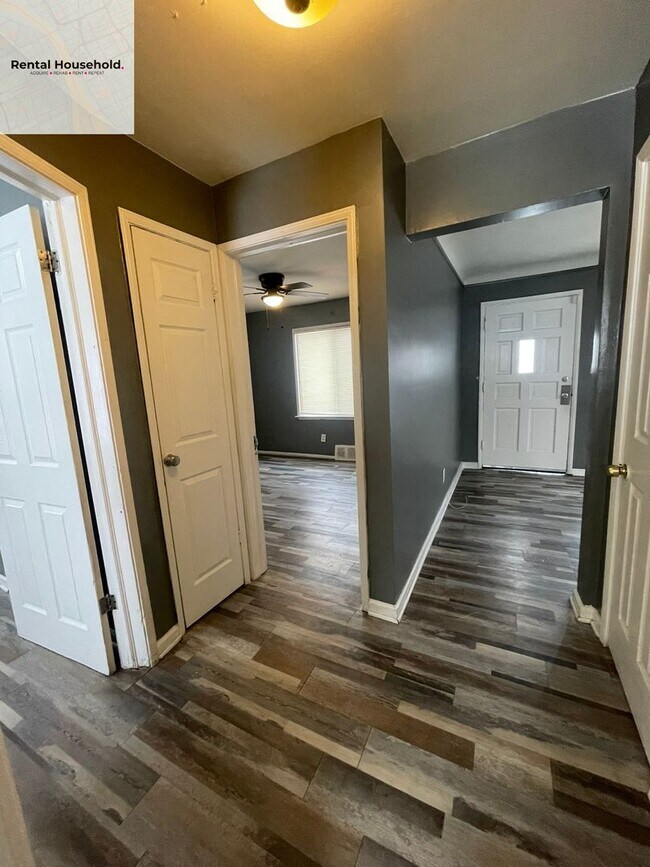 Building Photo - Classic Charm Meets Modern Comfort- $1400