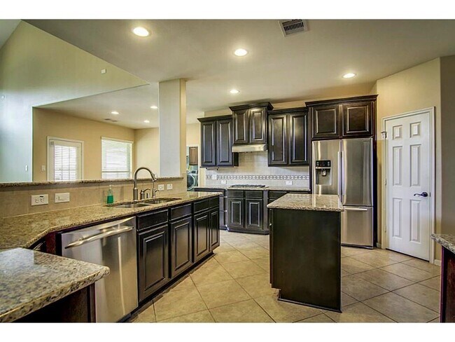 Building Photo - 10207 White Pines Dr