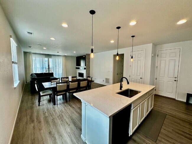 Building Photo - "Charming 4-Bedroom Castle Rock Home with Spacious Living!"