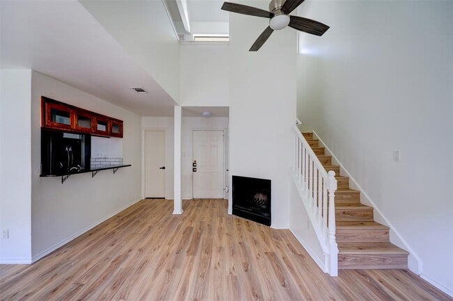 Building Photo - 512 Eberhart Ln