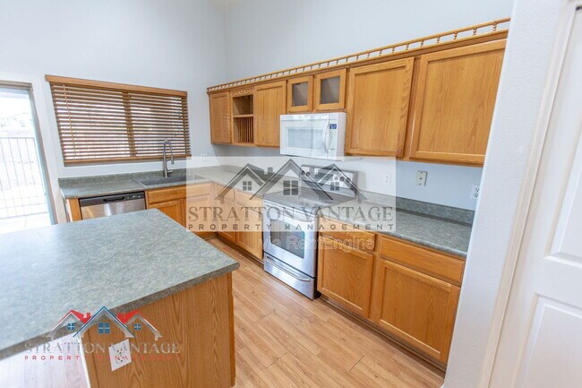 Building Photo - 2805 S Abbey Cir